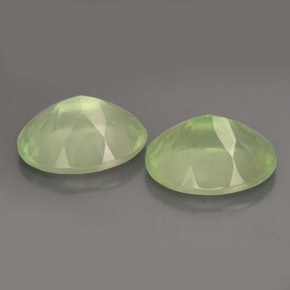 Prehnite naturale verde da  ct, taglio ovale, traslucido