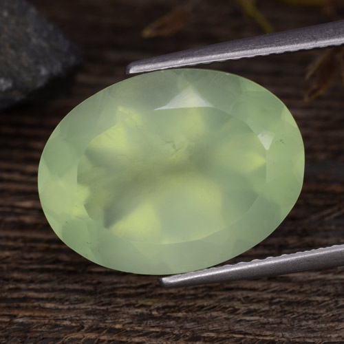 Prehnite naturale verde da 8,85 ct, taglio ovale, traslucido
