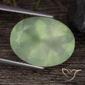 Prehnite Pale Lime Green  naturale da 8.88 ct, Taglio ovale, Traslucido