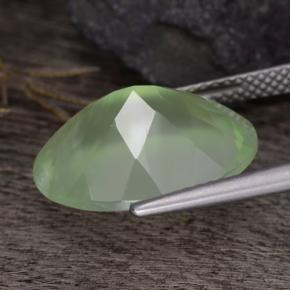 Prehnite naturale verde da 8,65 ct, taglio ovale, traslucido