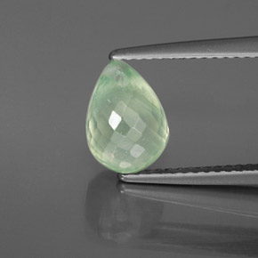 Prehnite naturale verde da 2,46 ct, briolette, trasparente