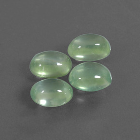 Prehnite naturale verde da  ct, taglio ovale, trasparente