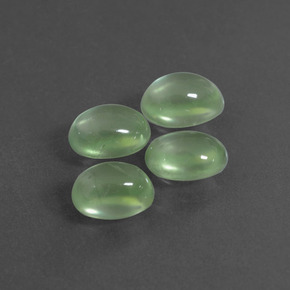 Prehnite naturale verde da  ct, taglio ovale, trasparente