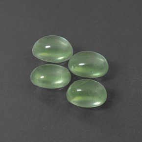 Prehnite naturale verde da  ct, taglio ovale, trasparente