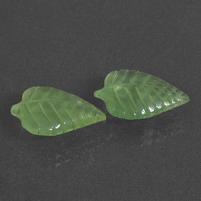 Prehnite naturale verde da 8,96 ct, forma fantasia, traslucido