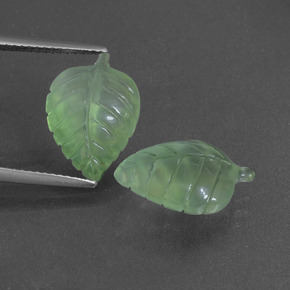 Prehnite naturale verde da 11,01 ct, forma fantasia, traslucido