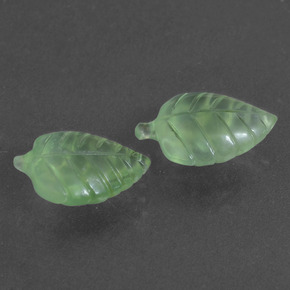 Prehnite naturale verde da 11,01 ct, forma fantasia, traslucido
