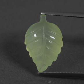 Prehnite naturale verde da 5,65 ct, forma fantasia, traslucido