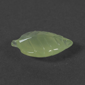 Prehnite naturale verde da 5,65 ct, forma fantasia, traslucido