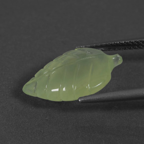 Prehnite naturale verde da 5,65 ct, forma fantasia, traslucido