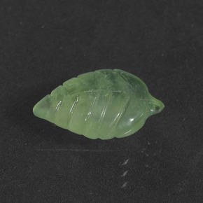 Prehnite naturale verde da 4,34 ct, forma fantasia, traslucido