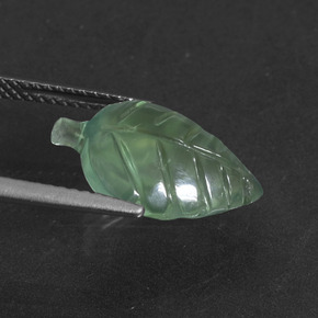 Prehnite naturale verde da 5,59 ct, forma fantasia, traslucido