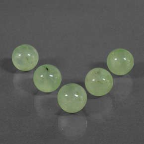 Prehnite naturale verde da 47,79 ct, sfera / palla, traslucido