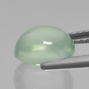 Prehnite Verde salvia molto chiaro naturale da 2.26 ct, Taglio ovale, Traslucido