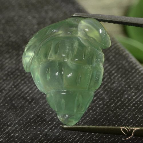 16.31ct Naturale Verde medio Prehnite, Taglio a fantasia, Traslucido