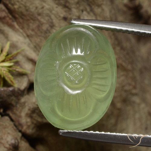 12.53ct Naturale Giallo verde Prehnite, Taglio a fiore, Traslucido