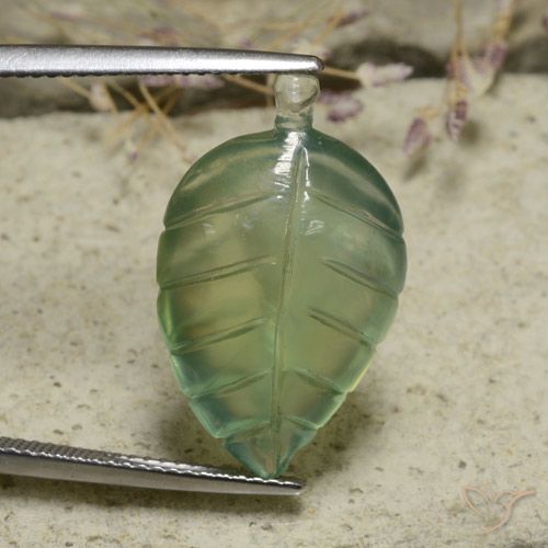 13.70ct Naturale Verde terroso pallido Prehnite, Taglio a fiore, Traslucido