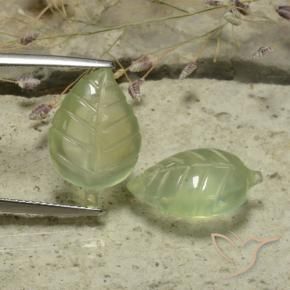 Gemme di Prehnite Verde Pera Pallido naturale da 13.18 ct, Taglio a fiore, Traslucido