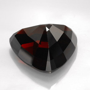 Granato piropo naturale rosso da 26,11 ct, trillion, VVS