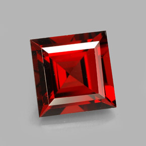 Granato piropo naturale rosso da 4,21 ct, quadrato, VVS
