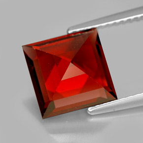 Granato piropo naturale rosso da 4,21 ct, quadrato, VVS