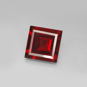 Granato piropo naturale rosso da 3,96 ct, quadrato, VVS