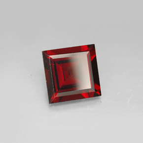 Granato piropo naturale rosso da 3,96 ct, quadrato, VVS
