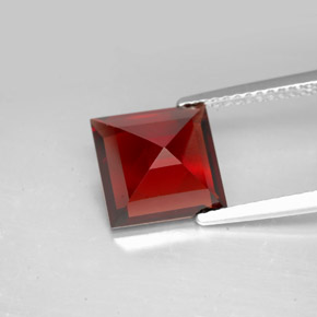 Granato piropo naturale rosso da 3,96 ct, quadrato, VVS