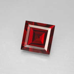 Granato piropo naturale rosso da 4,36 ct, quadrato, VVS