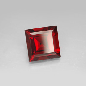 Granato piropo naturale rosso da 4,36 ct, quadrato, VVS
