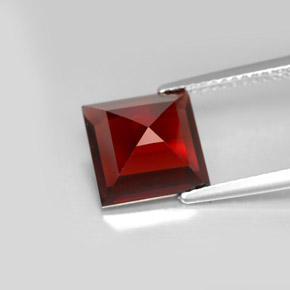 Granato piropo naturale rosso da 4,36 ct, quadrato, VVS