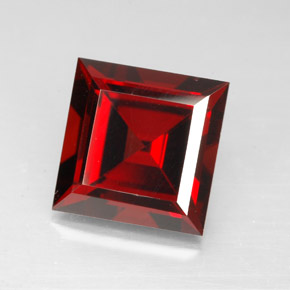 Granato piropo naturale rosso da 4,31 ct, quadrato, VVS