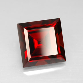 Granato piropo naturale rosso da 4,31 ct, quadrato, VVS