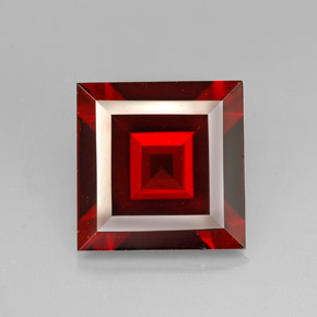 Granato piropo naturale rosso da 3,71 ct, quadrato, VVS