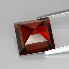 Granato piropo naturale rosso da 3,71 ct, quadrato, VVS