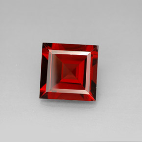 Granato piropo naturale rosso da 3,82 ct, quadrato, VVS