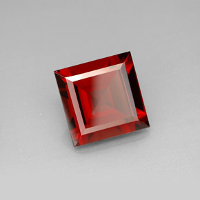 Granato piropo naturale rosso da 3,82 ct, quadrato, VVS