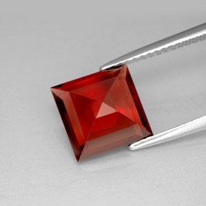 Granato piropo naturale rosso da 3,82 ct, quadrato, VVS