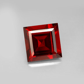Granato piropo naturale rosso da 4,23 ct, quadrato, VVS