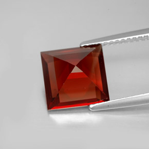 Granato piropo naturale rosso da 4,23 ct, quadrato, VVS