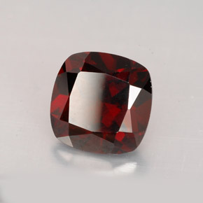 Granato Piropo Rosso scuro naturale da 2.83 ct, Taglio a cuscino, VS