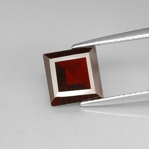 Granato piropo naturale rosso da 2,30 ct, quadrato, VS