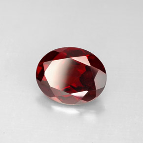 Granato Piropo Rosso scuro naturale da 2.92 ct, Taglio ovale, VS
