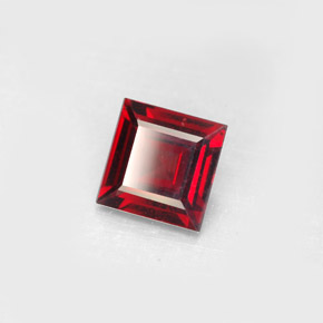 Granato piropo naturale rosso da 2,40 ct, quadrato, VS