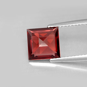 Granato Piropo Rosso naturale da 2.33 ct, Quadrato, VS