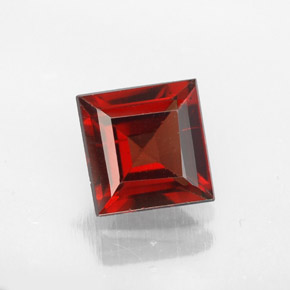 Granato Piropo Rosso scuro naturale da 1.31 ct, Quadrato, VS