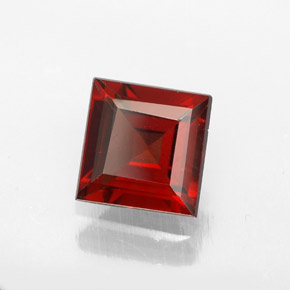 Granato Piropo Rosso scuro naturale da 1.31 ct, Quadrato, VS