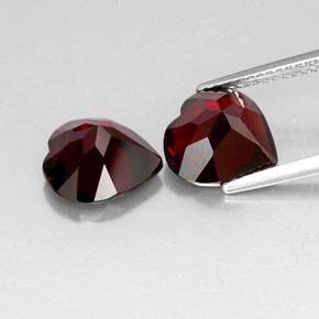 Granato piropo naturale rosso da  ct, a forma di cuore, VVS-VS