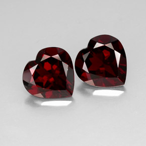 Granato piropo naturale rosso da  ct, a forma di cuore, VVS-VS