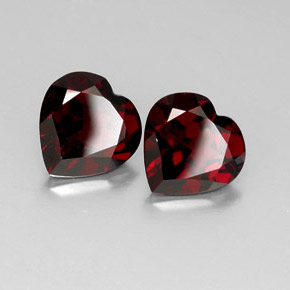 Granato piropo naturale rosso da  ct, a forma di cuore, VVS-VS